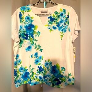NWT Alfred Dunner white and blue floral top. Petite medium.